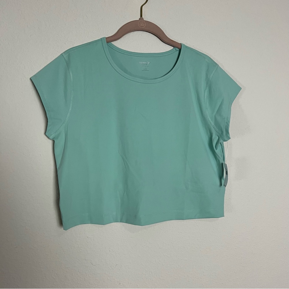 Old Navy Cropped Workout Top